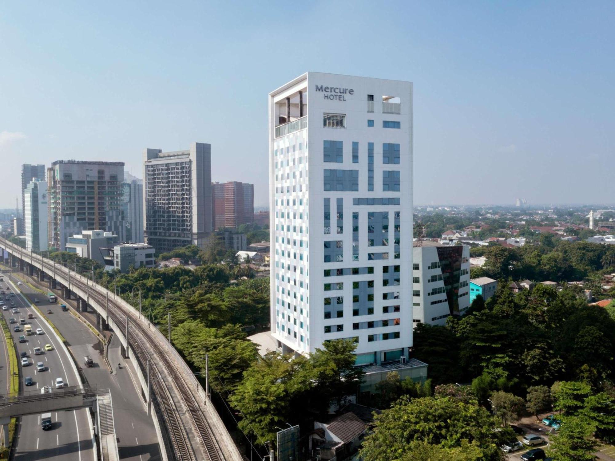 Mercure Simatupang 4*